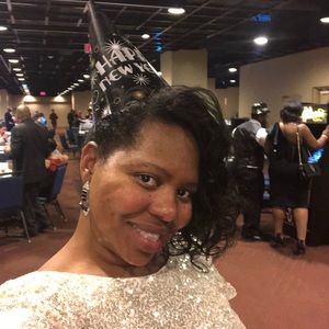 Meet your Posher, Dinoua